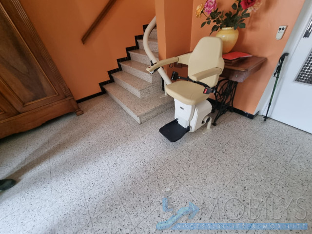 Pose d’un siège monte escalier tournant à Ternay (69)